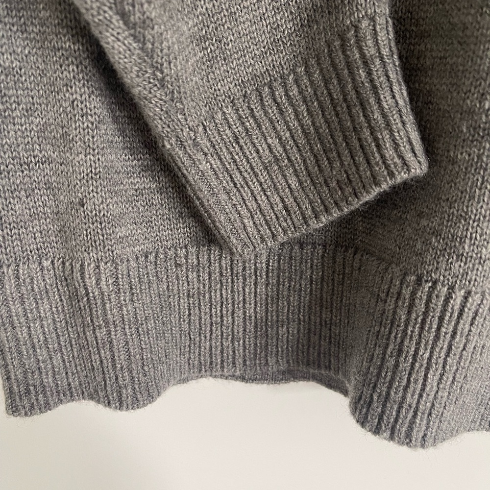 H&M Gray Snoopy Peanuts Knit Sweater - Picture 5 of 13